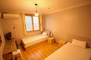 Yeha Guesthouse - Hostel