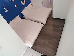 H & H Guesthouse 2