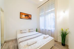 Real Apartments Lovag