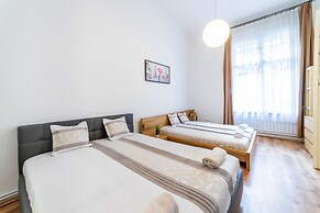 Real Apartments Lovag