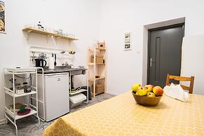 HOSTEL likeHome