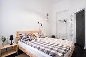 HOSTEL likeHome