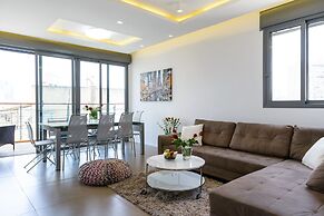Comfort 3BR & Balcony by FeelHome