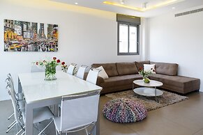 Comfort 3BR & Balcony by FeelHome