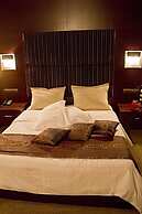 Aion Luxury Hotel