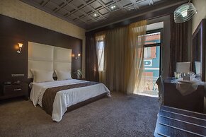 Aion Luxury Hotel