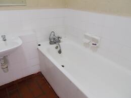 Ndeke Hotel