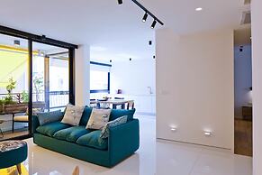 Elegant 2BR with Veranda by FeelHome