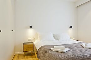 Elegant 2BR with Veranda by FeelHome