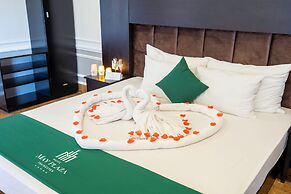 May Plaza Hotel