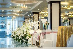 May Plaza Hotel