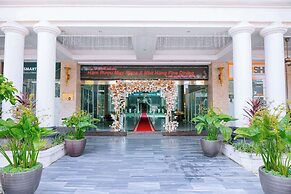May Plaza Hotel