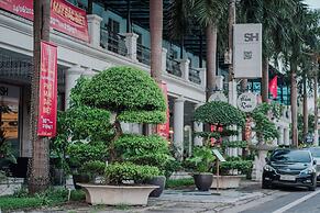May Plaza Hotel