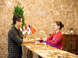 May Plaza Hotel