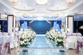 May Plaza Hotel