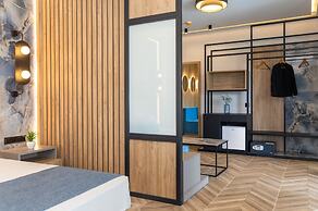 Mythic Summer Hotel