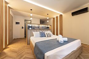 Mythic Summer Hotel