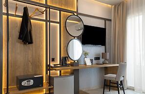 Mythic Summer Hotel