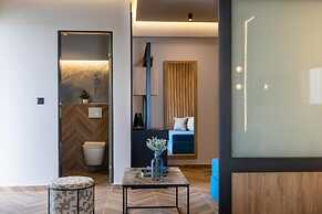 Mythic Summer Hotel
