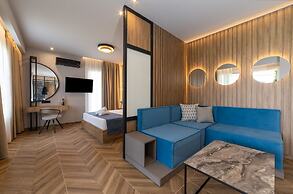 Mythic Summer Hotel