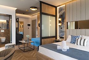 Mythic Summer Hotel