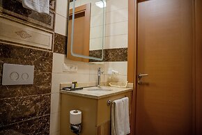 Mari Suites Hotel