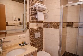 Mari Suites Hotel
