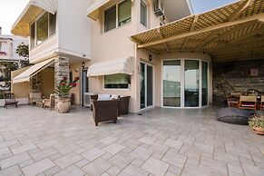 Blue Crystal Villa