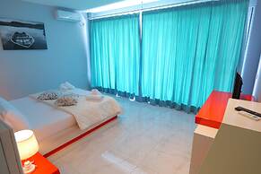 Oceanic Overview Suites
