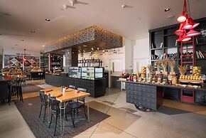 Canopy by Hilton Dubai Al Seef