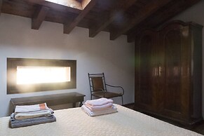 Large and Cozy Apartment on two Levels