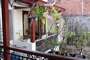 Nhi Trung Hotel