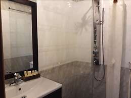 Nhi Trung Hotel