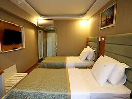 Life Corner Hotel