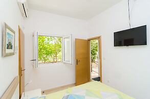 Apartments & Rooms Barisic