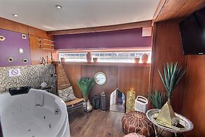 VIP Paris Yacht Hotel