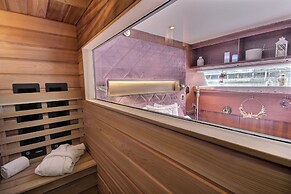 VIP Paris Yacht Hotel