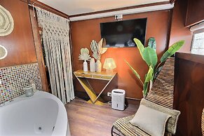 VIP Paris Yacht Hotel