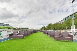 VIP Paris Yacht Hotel