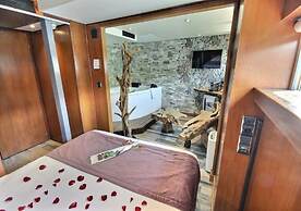VIP Paris Yacht Hotel