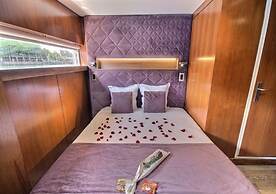 VIP Paris Yacht Hotel