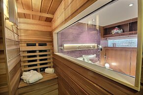 VIP Paris Yacht Hotel