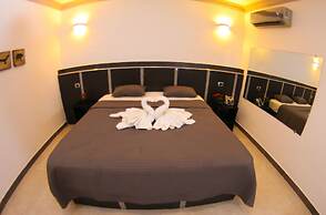 FrioHot Hotel