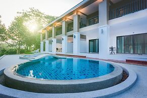 The Retreat Khaolak Resort