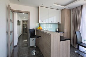 Montelux Apartments