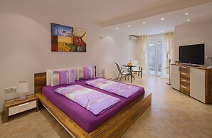 Montelux Apartments