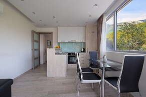 Montelux Apartments