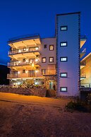 Montelux Apartments