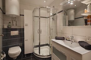 Montelux Apartments