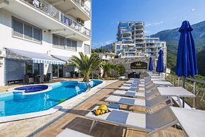 Montelux Apartments